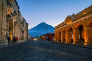 Moving Day - Setting Up Shop in Antigua Guatemala clovis-castaneda--97MyV1TOJk-unsplash (2) (1)