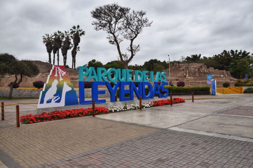 Parque de las Leyendas two travel turtles
