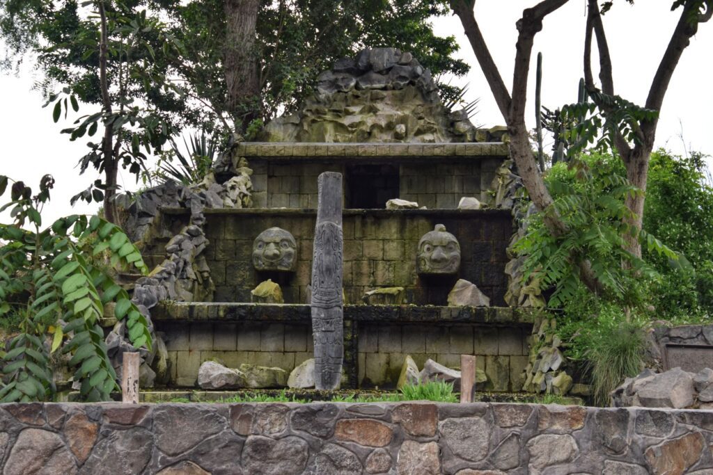 Parque de las Leyendas two travel turtles