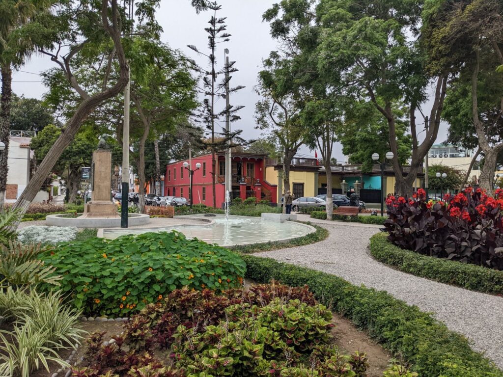 barranco lima two travel turtles