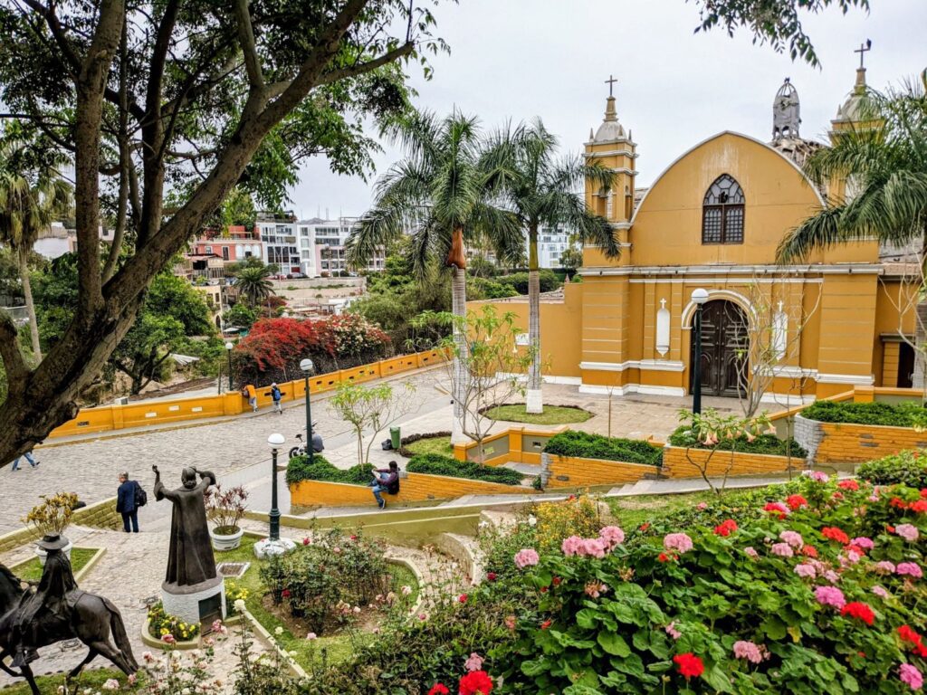 barranco lima two travel turtles