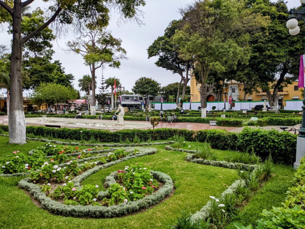 barranco lima two travel turtles