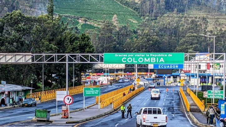 travel from colombia to ecuador