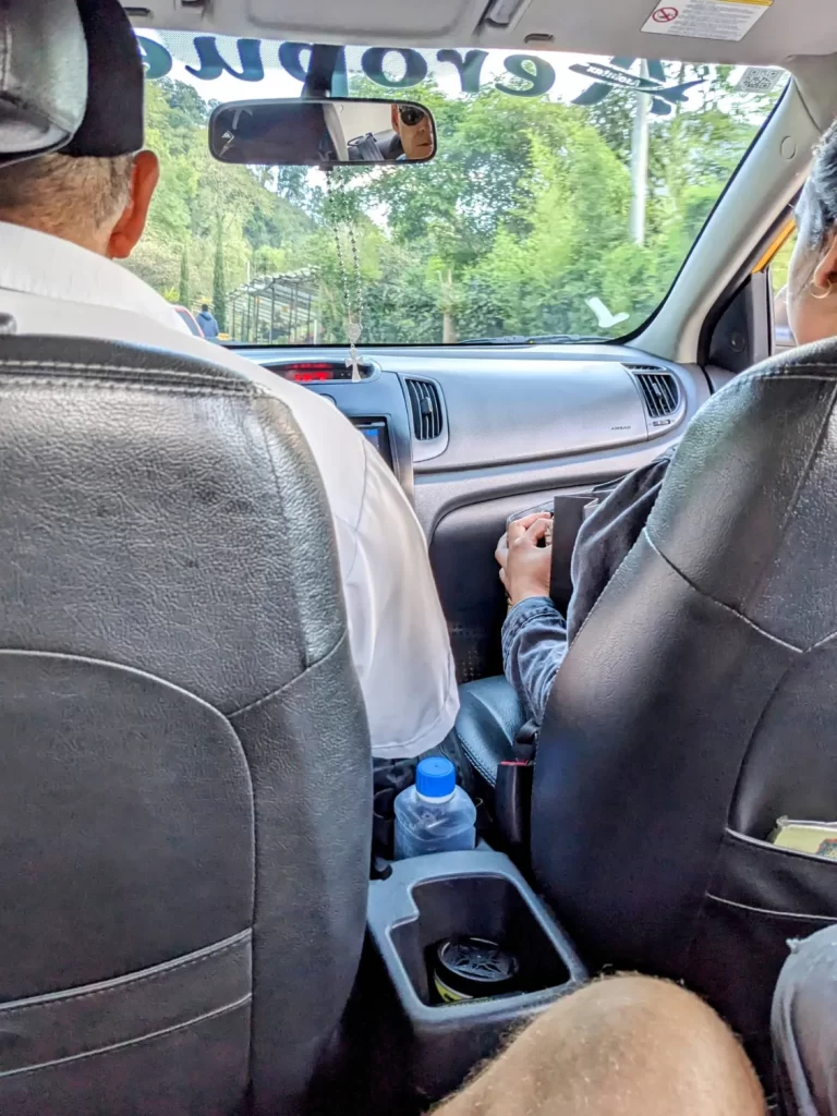 crossing the colombia-ecuador border