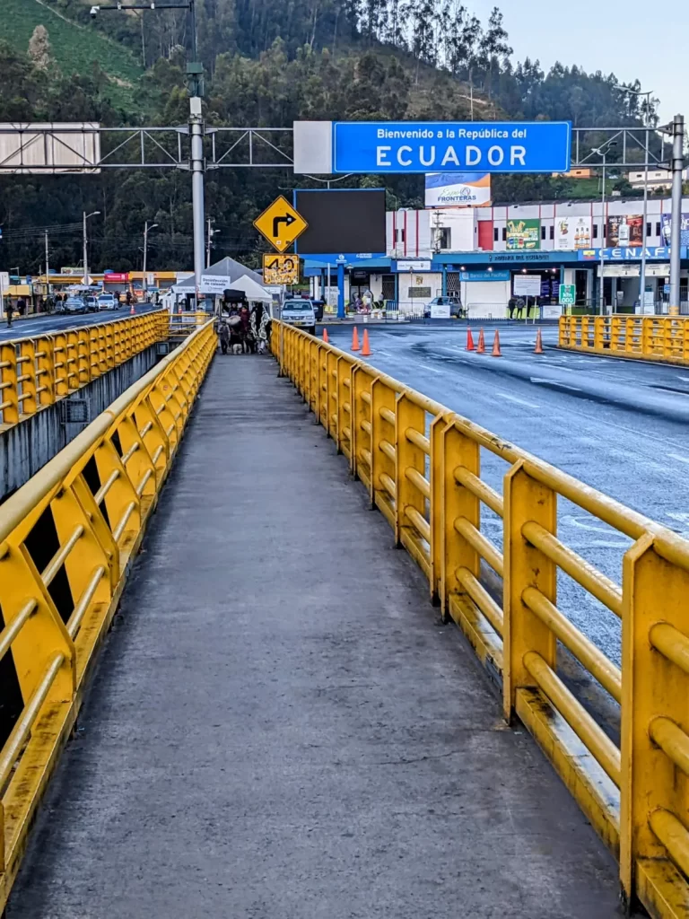 crossing the colombia-ecuador border