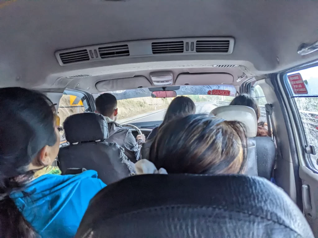 crossing the colombia-ecuador border