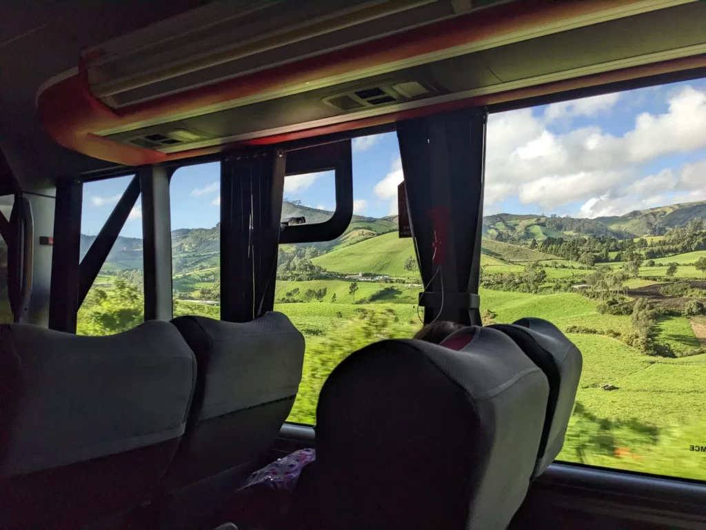 crossing the colombia-ecuador border