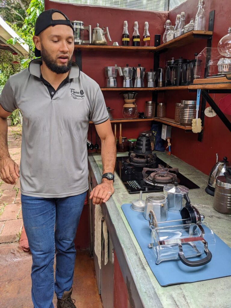 finca casanga coffee two travel turtles