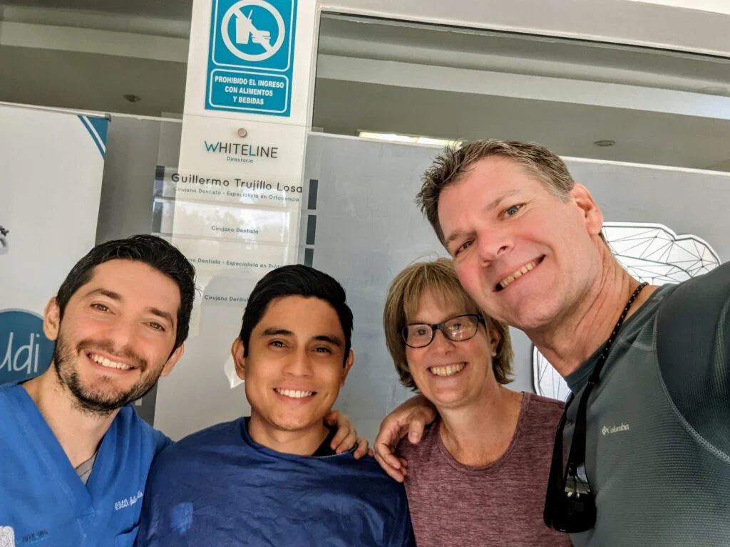 dentist in merida two travel turtles WHITELINE Clinica Dental