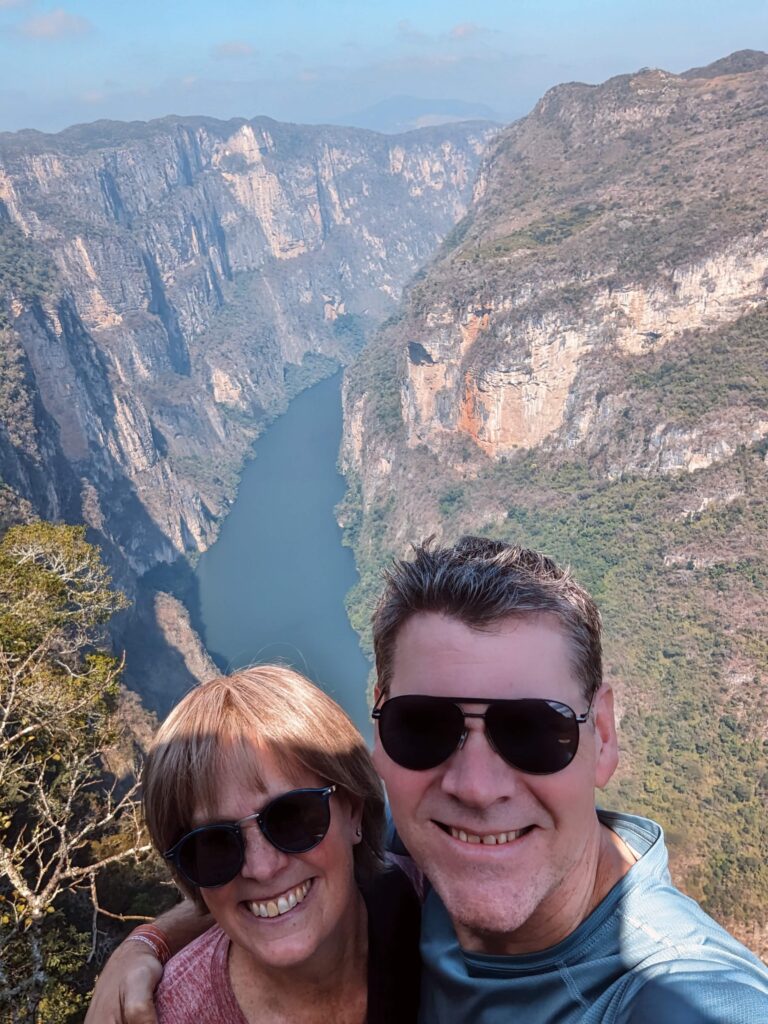 sumidero canyon national park two travel turtles