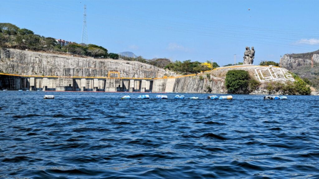 sumidero canyon national park two travel turtles