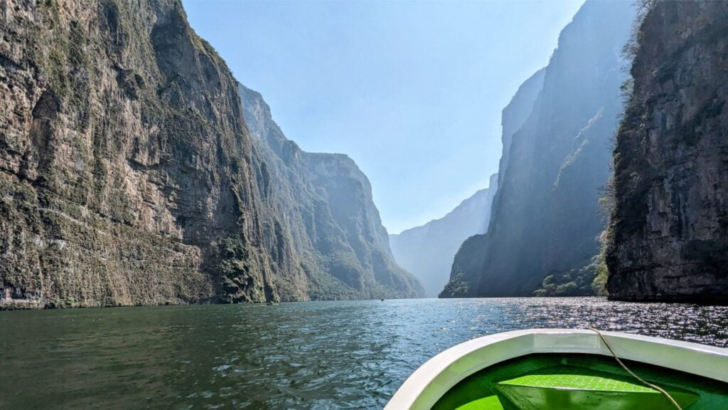 sumidero canyon national park two travel turtles