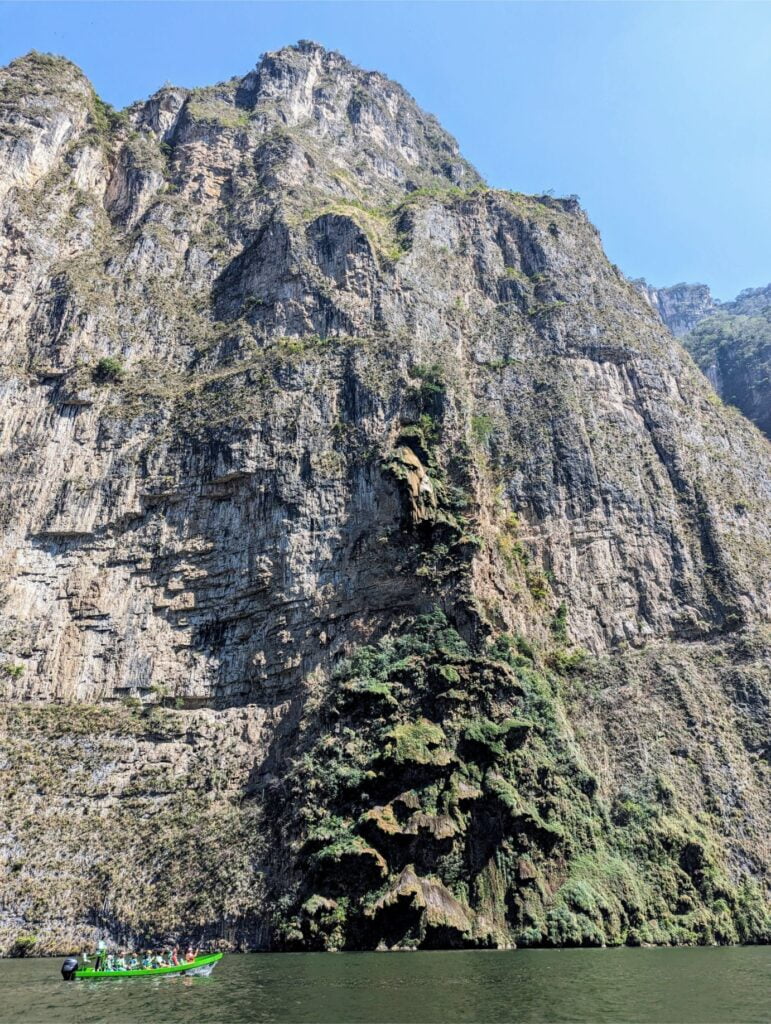 sumidero canyon national park two travel turtles