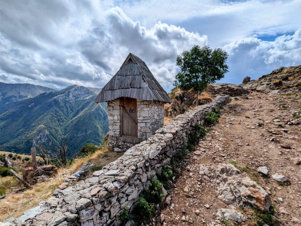 umoljani lukomir trail two travel turtles