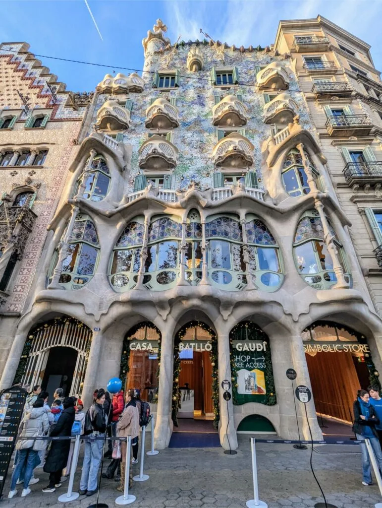 two travel turtles in barcelona